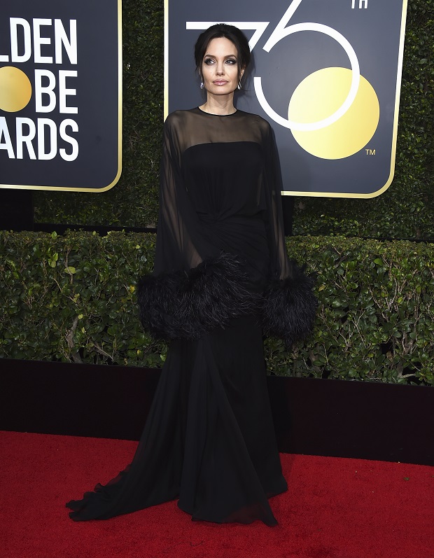 A atriz Angelina Jolie no 75 Globo de Ouro 