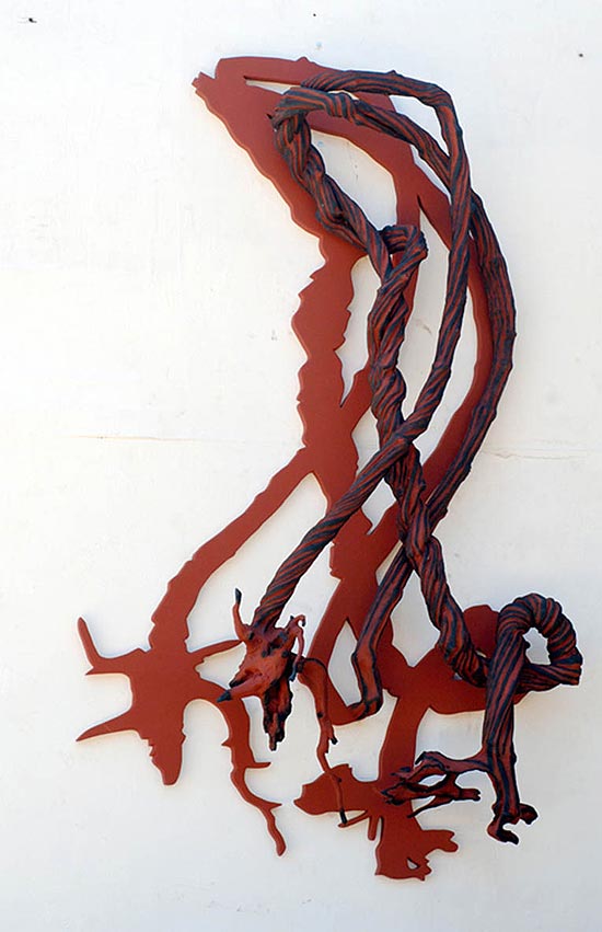 Relevo do artista polons Frans Krajcberg, que simboliza a queimada das florestas