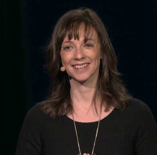 A escritora Susan Cain, autora de "O Poder dos Quietos", na conferência TED2012, em Long Beach, nos EUA