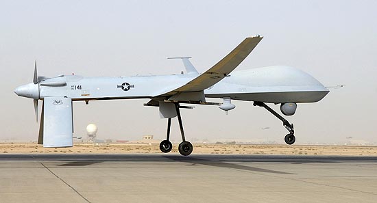 Um drone modelo Predator decola da Base Aérea de Balad no Iraque em 12 de junho de 2008
