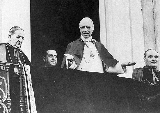 O papa Pio 12 (1876-1958), cujo pontificado durou de 1939 a 1958