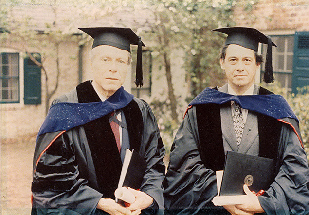 Fernando Henrique Cardoso recebeu título honoris pela Universidade Estadual de Nova Jersey, em 1978; à esq., Albert Hirschman