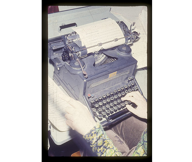 Máquina de escrever na antiga Redação da Folha, 1975