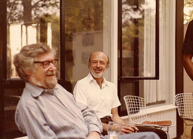 O antropólogo americano Clifford Geertz (à esq.) e José Murilo de Carvalho em Princeton, em 1980 