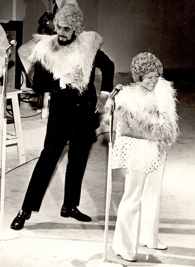 Miele e Elis Regina durante gravao de programa de TV em 1971