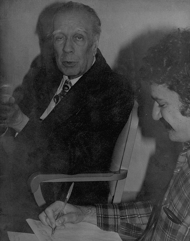 Jorge Luis Borges ( esq.) e Carlos Eduardo Lins da Silva durante entrevista