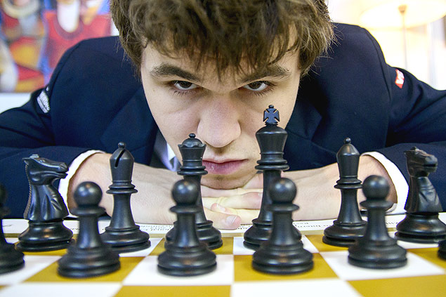 O menino Carlsen e o gigante Kasparov!!! 