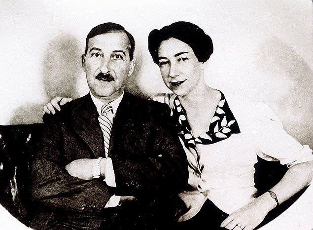 O escritor austraco Stefan Sweig e sua mulher posam para foto no Rio de Janeiro, em 1941