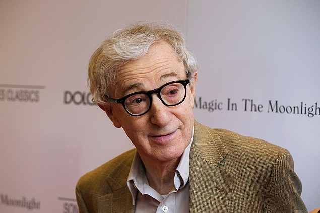 Director Woody Allen arrives for the premiere of his film "Magic in the Moonlight" in New York July 17, 2014. REUTERS/Lucas Jackson (UNITED STATES - Tags: ENTERTAINMENT) ORG XMIT: LJJ019