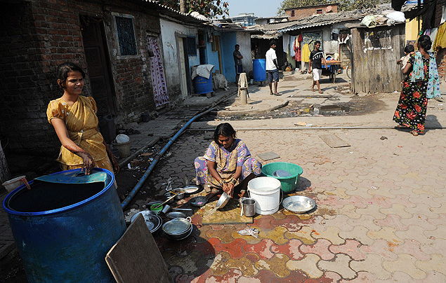 Moradores da favela Annawadi em Mumbai, que  retratado no livro 