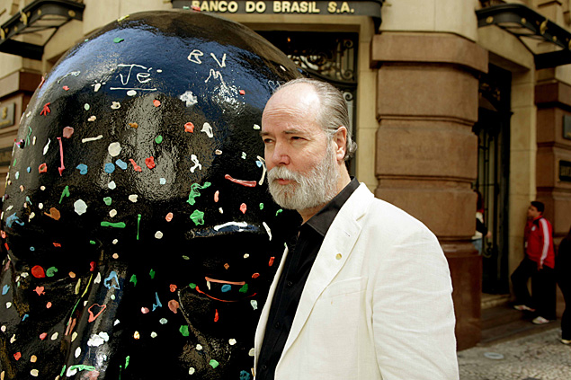 O escritor e artista plstico Douglas Coupland na mostra "Ciclo", realizada no Centro Cultural Banco do Brasil, em SP, em setembro de 2014