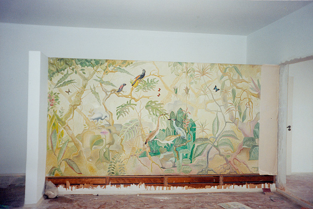 Painel do artista John Graz encontrado no apartamento em que Luisa Strina viveu por 13 anos, em foto de 1996, quando soube de sua existncia