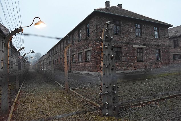 Vista do campo de extermnio nazista de Auschwitz, na Polnia
