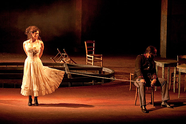 Anna Caterina Antonacci como Carmen no Thtre National de l'Opra Comique, em Paris, em 2009