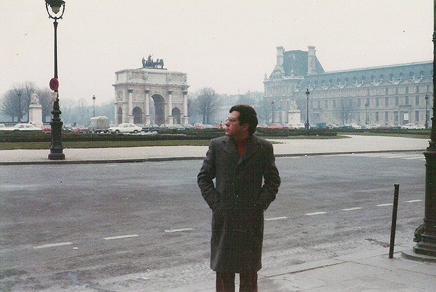 José Guilherme Merquior durante visita a Paris, em 1976