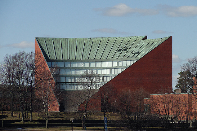 Alvar Aalto's landmark auditorium built in 1964 at Helsinki University of Technology (TKK) located in Otaniemi, Espoo, Finland. ( Credit: Northsky71/Flickr ) ***DIREITOS RESERVADOS. NO PUBLICAR SEM AUTORIZAO DO DETENTOR DOS DIREITOS AUTORAIS E DE IMAGEM***