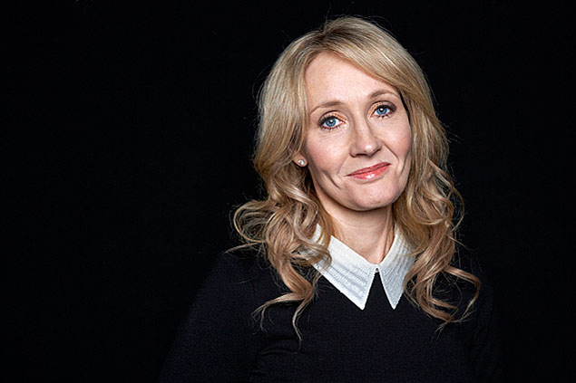 A autora J.K. Rowling posa para foto em 2012, no The David H. Koch Theater, em Nova York