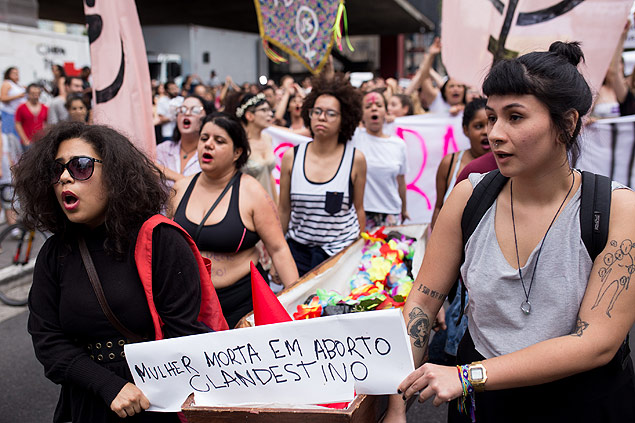 Manifestantes contra o PL 5.069, na av. Paulista, em São Paulo