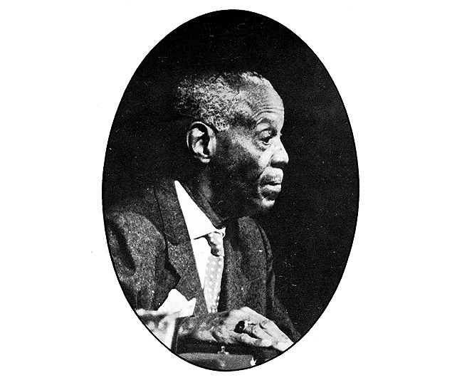 ORG XMIT: 083001_0.tif Música: o músico Donga, que em 1917 registrou como seu o samba "Pelo Telefone". (Foto Divulgação) 