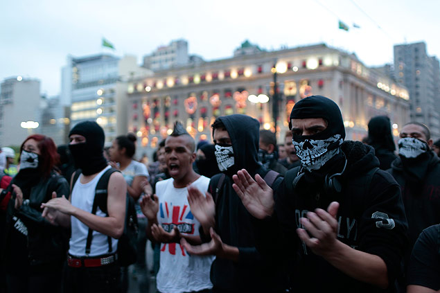 Black blocs durante protesto contra o governador Geraldo Alckmin no centro de So Paulo, em 2013