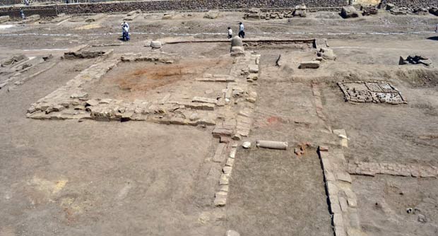 Parte de igreja do sculo 5 a.C. e de um nilmetro que foram descobertos em Luxor