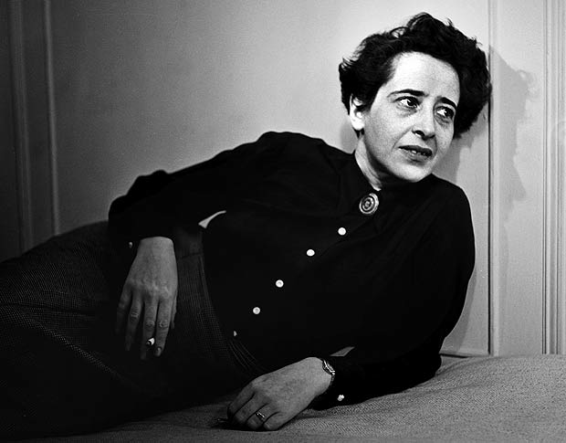 A filósofa alemã Hannah Arendt em foto de 1944