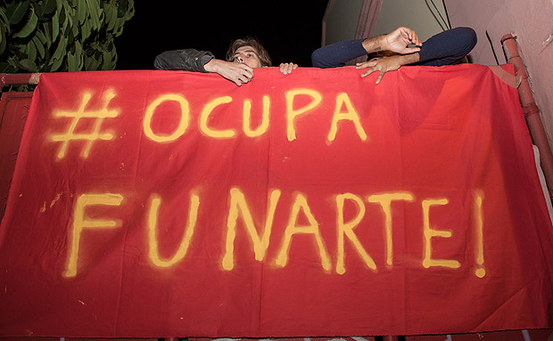 Manifestantes ocupam a sede da Funarte em So Paulo
