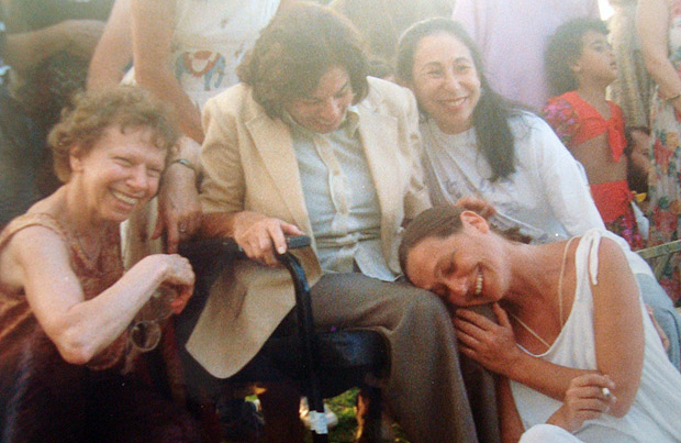 Da esq. para a dir., Yolanda Amadei, Maria Duschenes, Maria Mommensohn e Cilô Lacava, em 1991, na Bienal de São Paulo