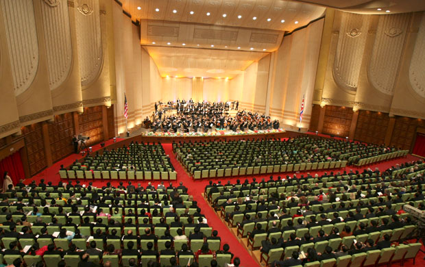 Orquestra Filarmnica de Nova York se apresenta em Pyongyang, na Coreia do Norte, em 2008