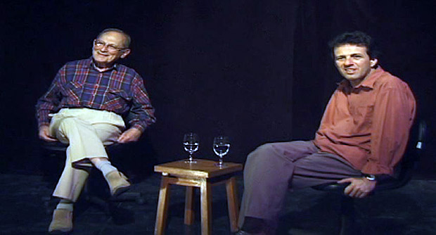 Boris Schnaiderman e Pricles Cavalcanti em entrevista para o documentrio "Um Espelho Russo", de 2003