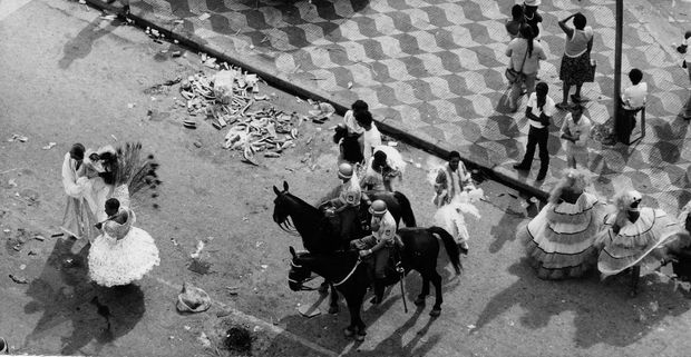 Componentes na apoteose no final do desfile da Avenida Tiradentes, em So Paulo, em 1982