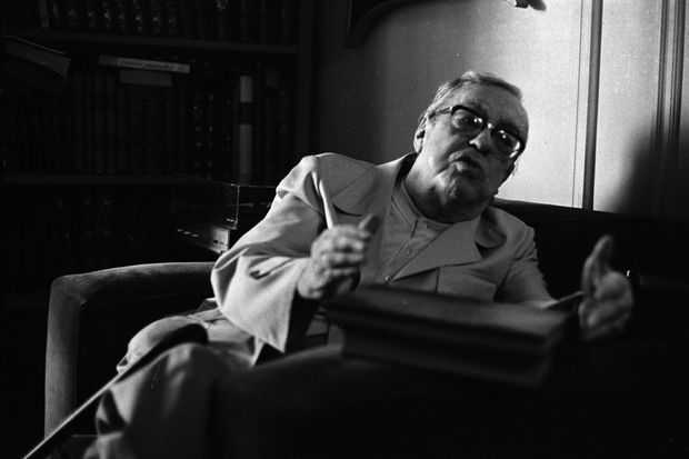 O escritor e historiador Srgio Buarque de Holanda em entrevista  *Folha*, em fevereiro de 1982