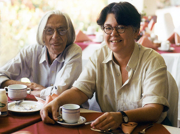 Ferreira Gullar e Maria Amlia Mello num caf da manh, em So Lus (MA), em 1999 