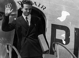 O físico César Lattes em 1948, ao regressar de temporada em Berkeley – Acervo pessoal de César Lattes O físico César Lattes em 1948, ao regressar de temporada em Berkeley – Acervo pessoal de César Lattes