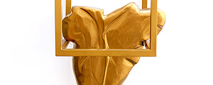 Escultura em madeira pintada a ouro da srie 