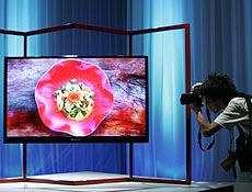 Sharp anunciou ter desenvolvido o mais fino e leve televisor com tela de cristal líquido