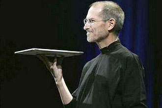 Steve Jobs, da Apple, fez questão de tirar o novo MacBook Air de dentro de um envelope ofício para reforçar suas proporções
