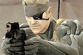 Mais velho, Solid Snake ainda d as cartas em Metal Gear Solid 4, que privilegia a ao furtiva; importante  passar despercebido por adversrios