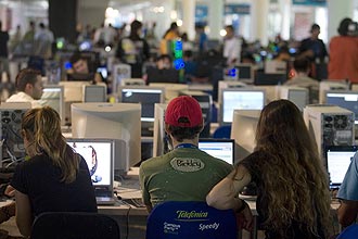 Tratamento para dependência de internet pretende fazer "desmame" do usuário; pessoa deve usar o telefone ao invés de entrar no MSN