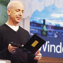 O vice-presidente sênior da Microsoft, Steven Sinofsky, apresentou o Windows 7