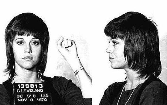 A atriz e ativista Jane Fonda, presa por porte de anfetaminas e antidepressivos