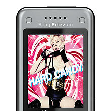 Celular com disco "Hard Candy", da Madonna; comrcio digital  aposta da indstria