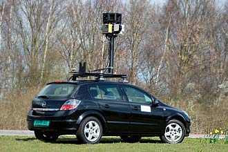 Carro do Google foi barrado por "escudos humanos" em um vilarejo na Inglaterra; moradores reclamam de falta de privacidade