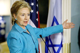 Secretria de Estado dos EUA Hillary Clinton defende interveno no Twitter a fim de apoiar manifestao da populao iraniana