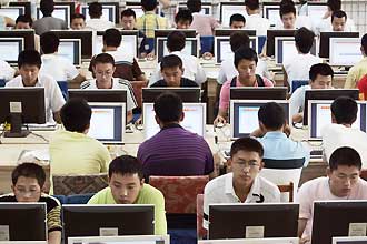 China ps mais de 4,65 milhes de computadores de 80 mil cibercafs sob vigilncia, para vetar jogos on-line 