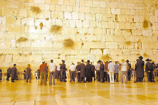 Judeus diante do Muro das Lamentaes, em Jerusalm