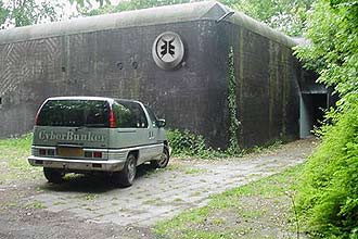 Antigo bunker antinuclear construído pela Otan na Holanda em 1955 é um centro de hospedagem de sites, que inclui The Pirate Bay