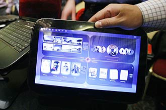 IdeaPad U1, híbrido de tablet e netbook, é demonstrado durante a Consumers Electronic Show, em Las Vegas, no começo do mês