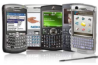 Exemplos de smartphones de diversas marcas; demanda por aparelhos de ponta continuar forte, diz executivo da HTC