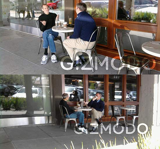 Steve Jobs, executivo-chefe da Apple, e Eric Schmidt, do Google, em um café, segundo o site Gizmodo